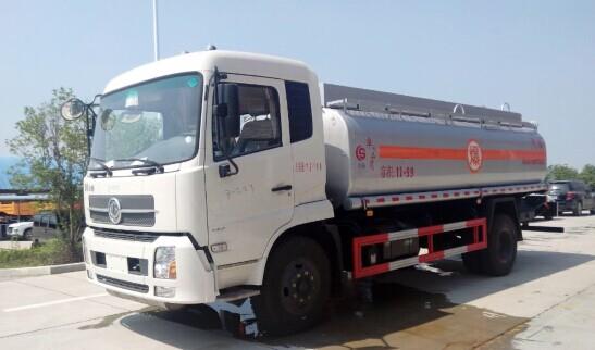 东风天锦加油车，运油车