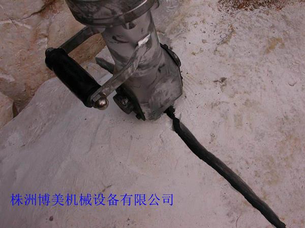 有效开采大理石设备-取代爆破-博美液压劈裂机